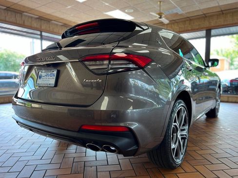 Used 2021 Maserati Levante image 9