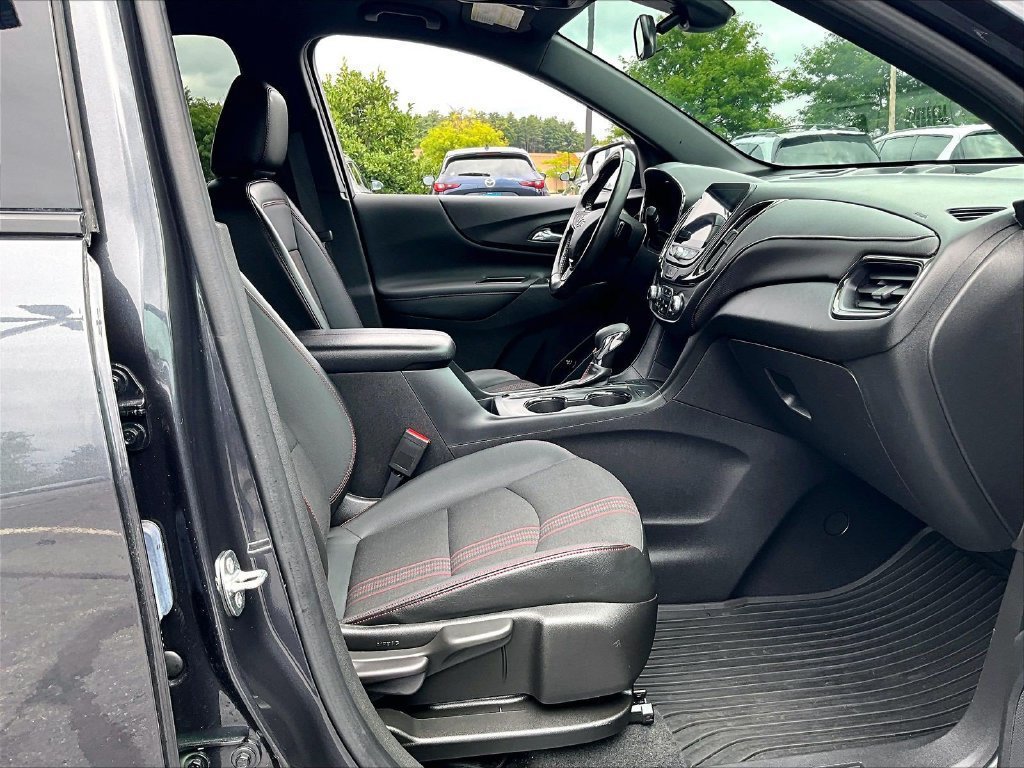 Used 2022 Chevrolet Equinox RS w/ Infotainment Package AWD/4WD image 22
