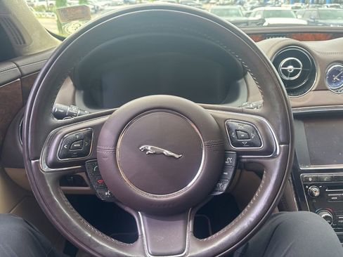 Used 2011 Jaguar XJ L RWD image 8