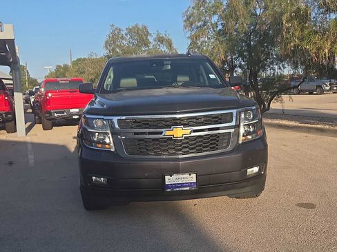 Used 2016 Chevrolet Suburban LT RWD image 3