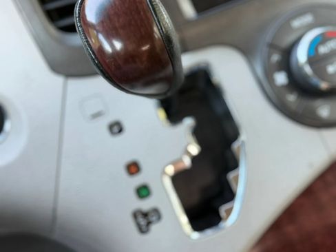 Used 2011 Toyota Sienna Limited w/ Premium Pkg FWD image 39