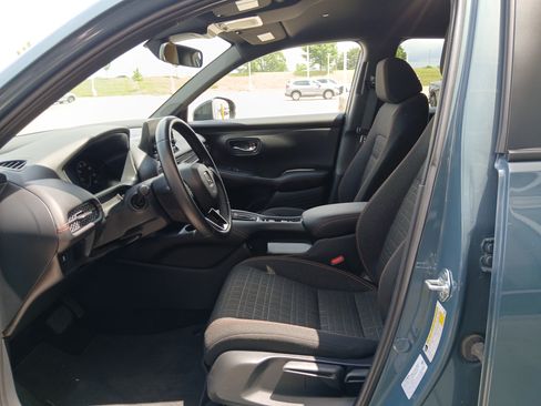 Used 2025 Honda HR-V Sport image 8