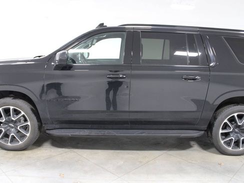 Used 2024 Chevrolet Suburban RST image 6