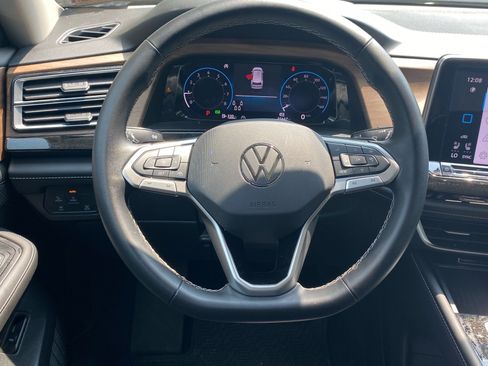 Certified 2025 Volkswagen Atlas SE w/ Panoramic Sunroof Package AWD/4WD image 4