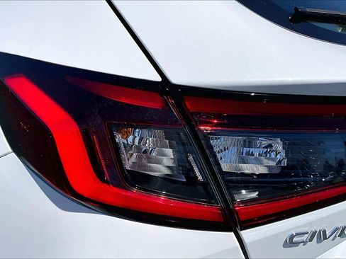 Used 2025 Honda Civic Sport image 28