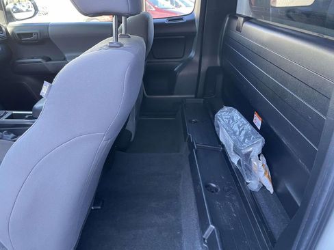 Used 2022 Toyota Tacoma SR image 18