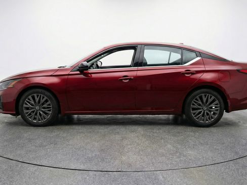 Used 2025 Nissan Altima 2.5 SV FWD image 5