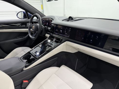 Certified 2024 Porsche Panamera 4 image 29
