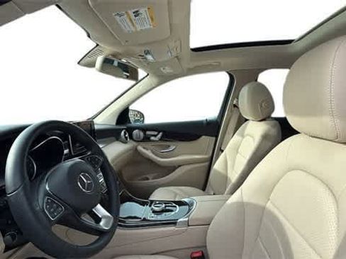 Used 2019 Mercedes-Benz GLC 350e GLC 350e image 4