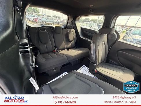 Used 2022 Chrysler Pacifica Touring FWD image 17