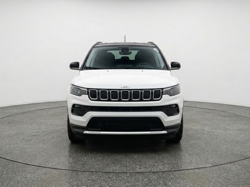 Used 2025 Jeep Compass Limited AWD/4WD image 2