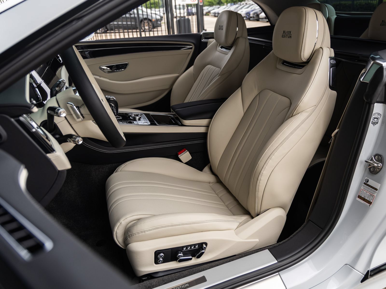 Used 2025 Bentley Continental GTC AWD/4WD image 31