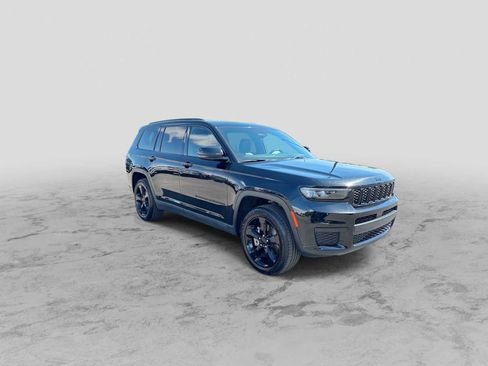 Used 2023 Jeep Grand Cherokee L Laredo AWD/4WD image 2