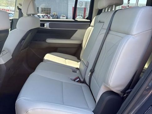 Used 2025 Hyundai Santa Fe SEL AWD/4WD image 11