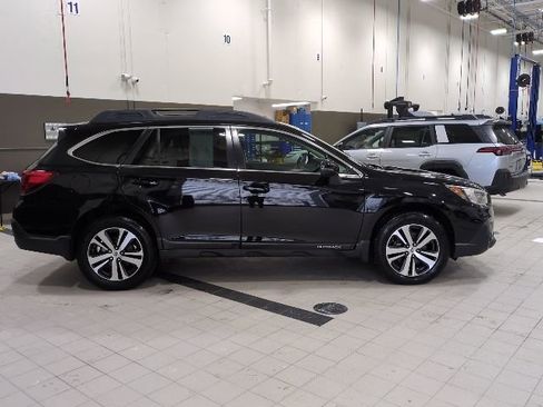 Used 2019 Subaru Outback 3.6R Limited image 2