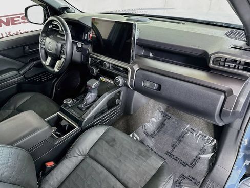 Used 2025 Toyota 4Runner TRD Off-Road Premium AWD/4WD image 36