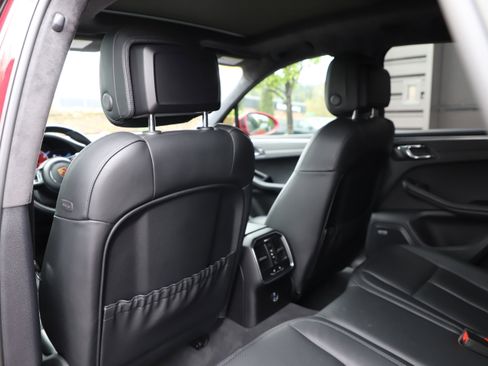 Used 2020 Porsche Macan Turbo AWD/4WD image 16