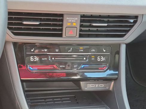 Used 2026 Volkswagen Jetta SE FWD image 24