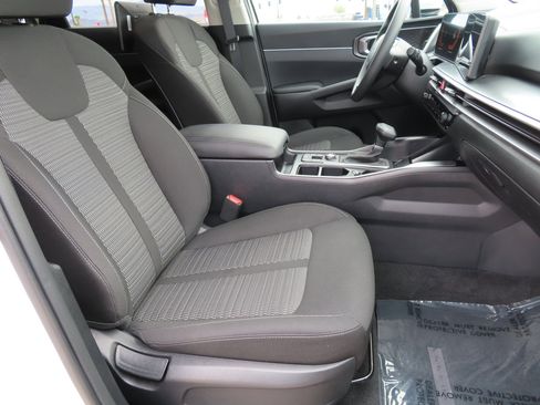 Used 2025 Kia Sorento LX image 19