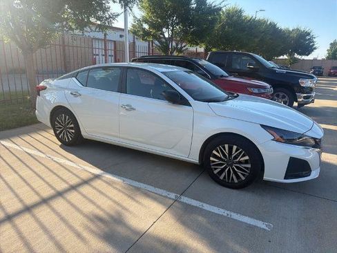 Certified 2025 Nissan Altima 2.5 SV FWD image 5