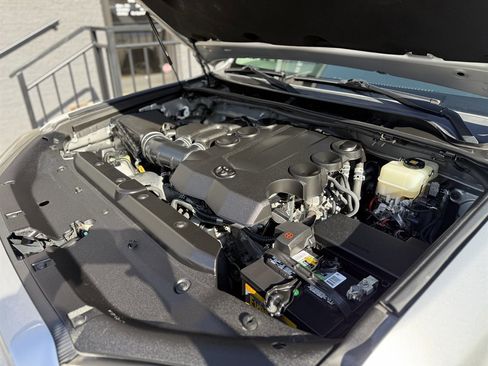 Used 2018 Toyota 4Runner SR5 Premium AWD/4WD image 25