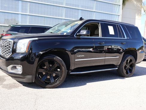 Used 2020 GMC Yukon SLT w/ Premium Edition image 1