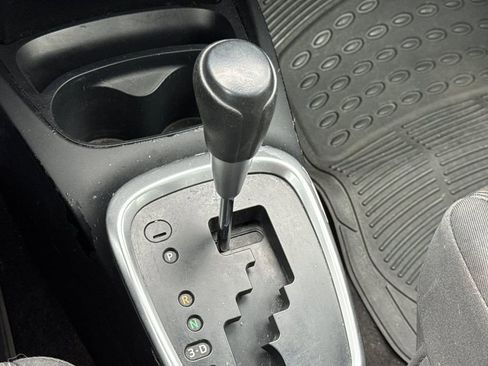 Used 2015 Toyota Yaris L image 20