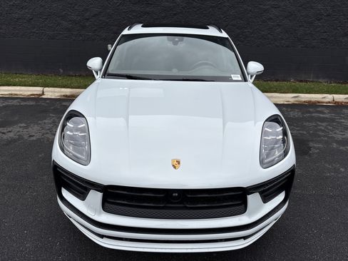 Certified 2025 Porsche Macan image 10