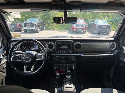 Used 2022 Jeep Wrangler Unlimited Rubicon 4xe w/ Cold Weather Group AWD/4WD image 32