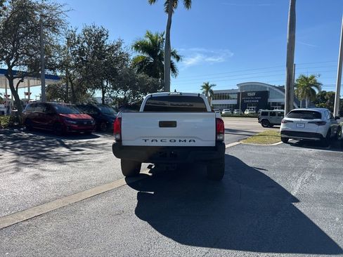 Used 2020 Toyota Tacoma SR5 image 8