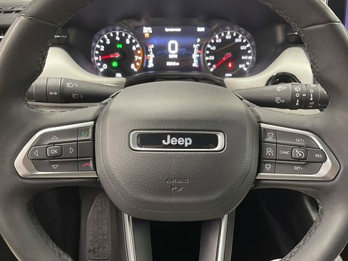 Used 2025 Jeep Compass Limited AWD/4WD image 12
