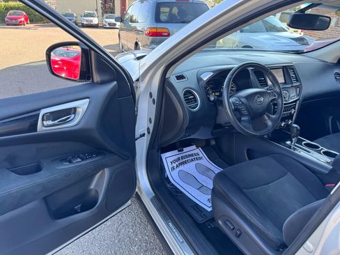 Used 2015 Nissan Pathfinder SV image 11