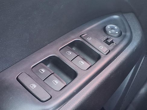 Used 2024 Hyundai Venue SEL image 19