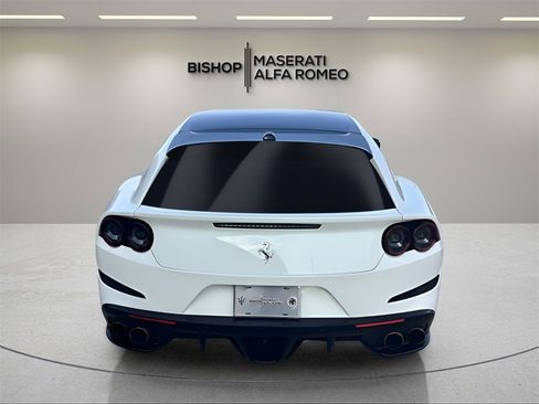 Used 2017 Ferrari GTC4Lusso image 5