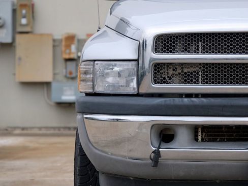 Used 2002 Dodge Ram 2500 Truck SLT image 19