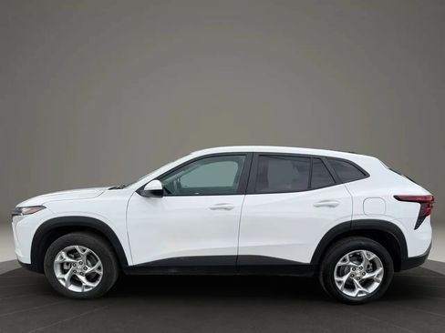 Used 2024 Chevrolet Trax LS w/ LS Convenience Package FWD image 8