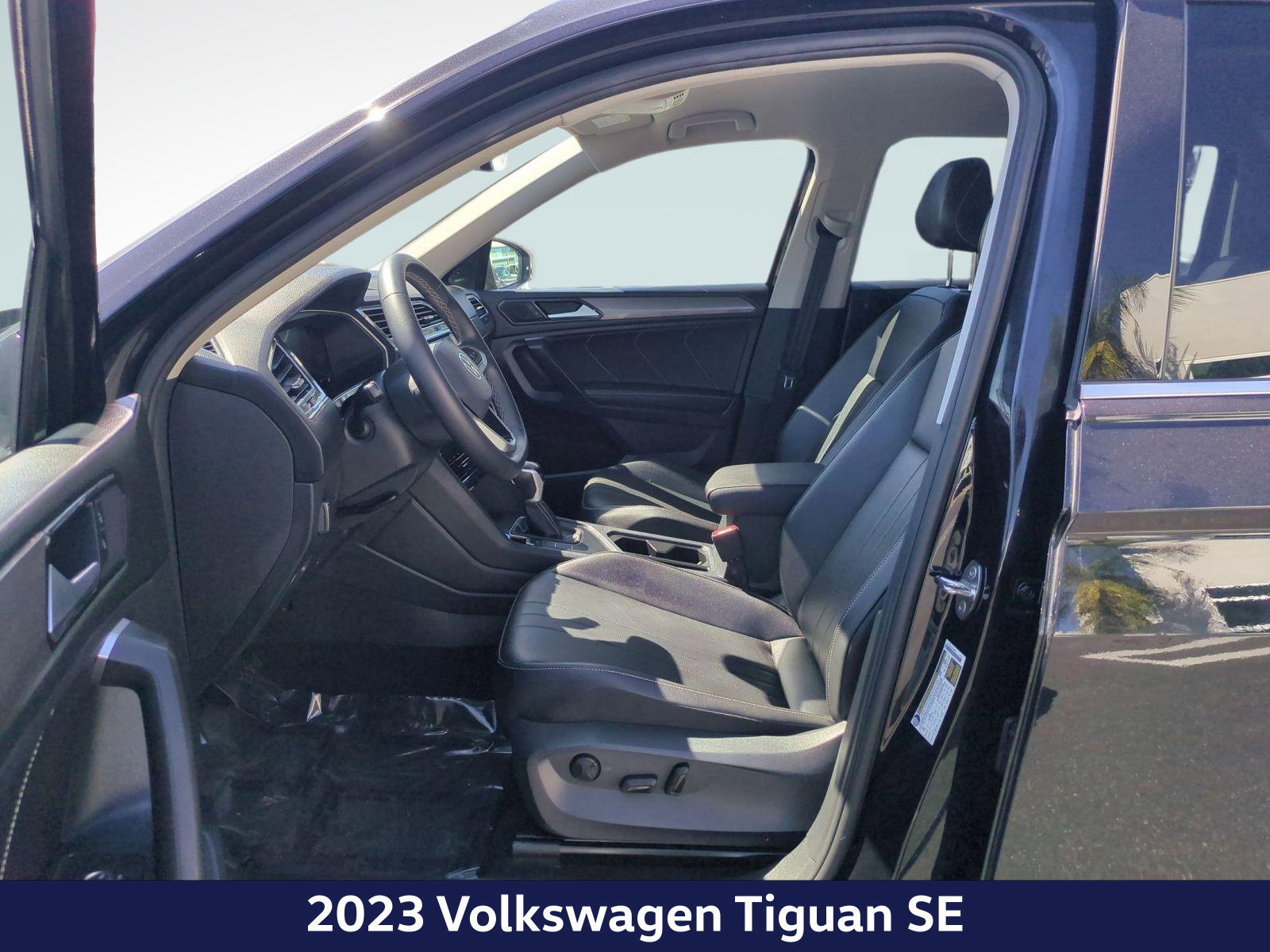Used 2023 Volkswagen Tiguan SE FWD image 14