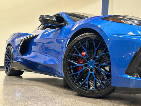 Used 2021 Chevrolet Corvette Stingray Coupe w/ Engine Appearance Package RWD image 3