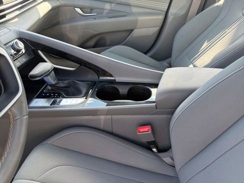 Used 2023 Hyundai Elantra SEL w/ Convenience Package image 9