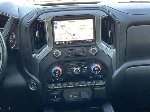 Used 2022 GMC Sierra 2500 Denali w/ Denali Black Diamond Edition image 6