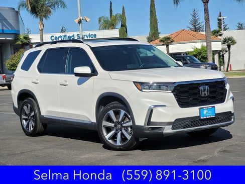 Used 2025 Honda Pilot Touring image 2