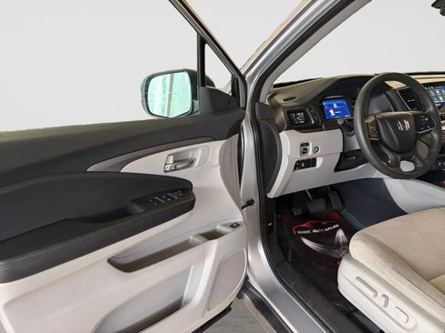 Used 2021 Honda Pilot EX image 11