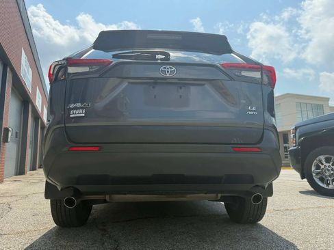 Used 2021 Toyota RAV4 LE AWD/4WD image 4