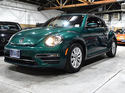 Used 2018 Volkswagen Beetle 2.0T image 6
