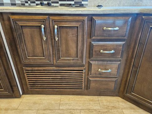 Used 2019 Ford F550 2WD Regular Cab Super Duty w/ XLT Value Package image 22