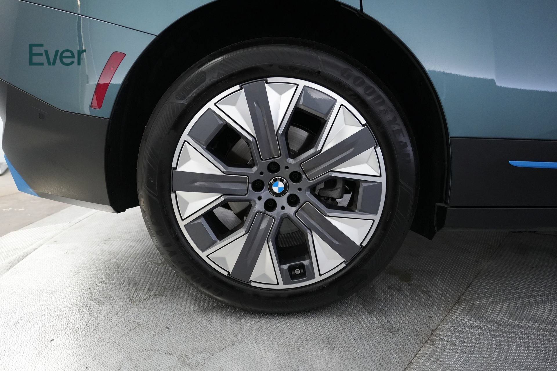 Used 2023 BMW iX xDrive50 w/ Convenience Package AWD/4WD image 21