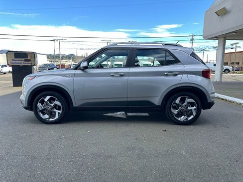 Certified 2025 Hyundai Venue SEL image 3