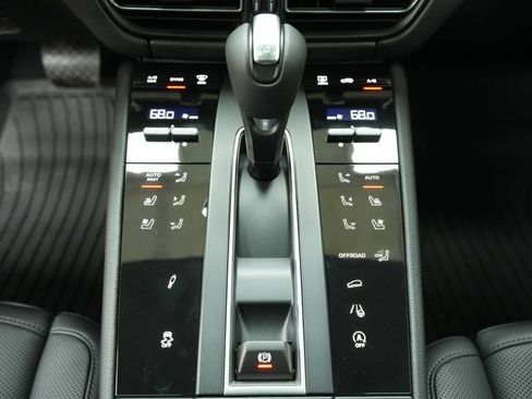 New 2026 Porsche Macan Turbo AWD/4WD image 23