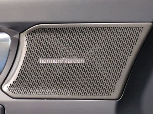 New 2026 Volvo XC40 B5 Ultra w/ Protection Package Premier image 30