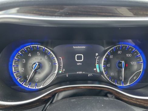 Used 2024 Chrysler Pacifica Limited FWD image 23